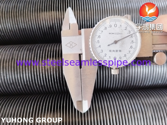 ASTM A213 T5 หลอดเหล็กสแตนเลสไร้รอยที่มี Al1060 Fin Strip Fin Tube สําหรับเครื่องเย็นอากาศ