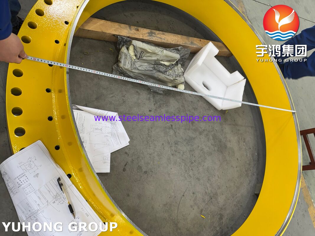 ASME SA516 Gr.70 โลหะคาร์บอนแชล Flange แหวนที่มี OD ~1939mm × ID ~1568mm × THK 97mm และหลุม bolt ความแม่นยําสําหรับเครื่องแลกเปลี่ยนความร้อน